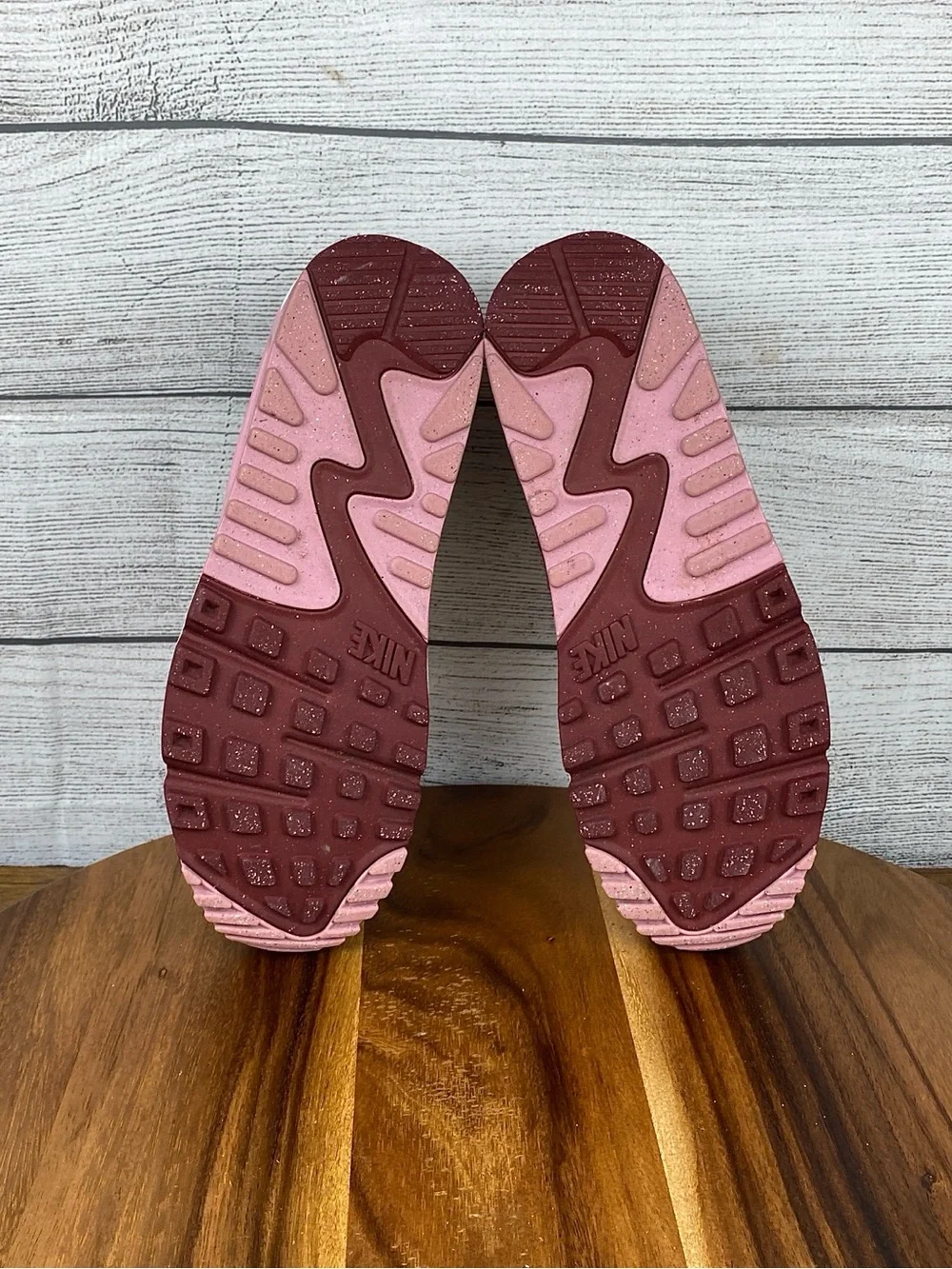 Nike Air Max 90 SE Neapolitan Red Pink Shoes HM9451-600 Women’s Sneaker Size 8.5